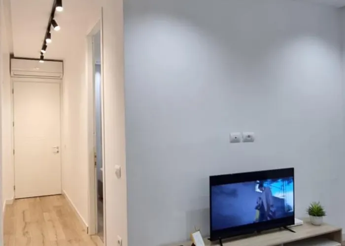 Alle\'S Komuna Parisit Lux Apartment