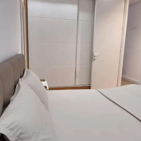 Alle'S Komuna Parisit Lux Apartment Tirana Exterior photo