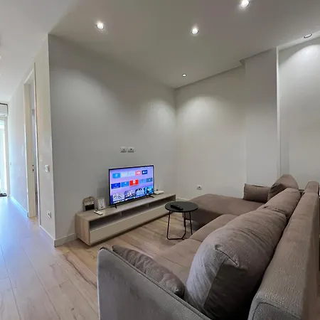 Alle'S Komuna Parisit Lux Apartment Tirana Exterior photo